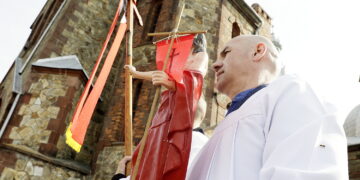 Mężczyźni wyruszą z figurą Zmartwychwstałego w 10-kilometrową procesję