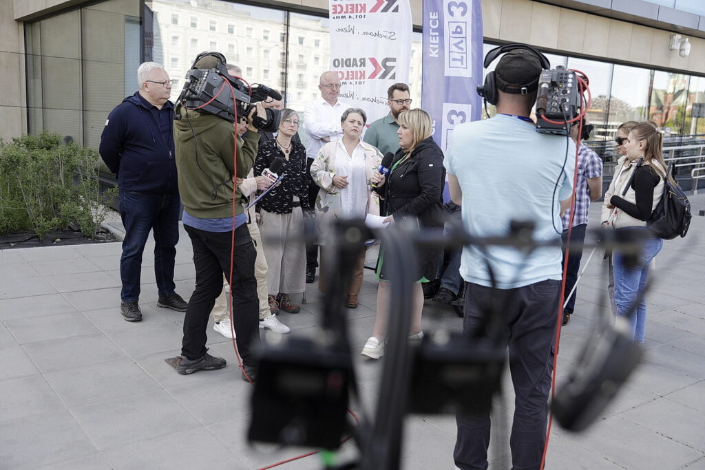 INTERWENCJA. Kiedy uda się zlikwidować bariery architektoniczne w centrum Kielc? - Radio Kielce INTERWENCJA. Kiedy uda się zlikwidować bariery architektoniczne w centrum Kielc? - Radio Kielce