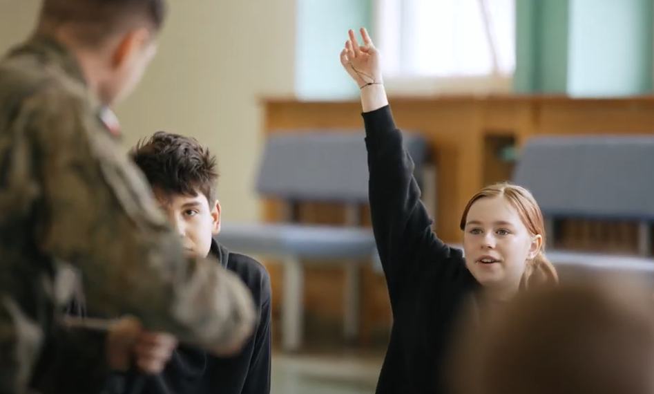 Wojsko wkracza do szkół