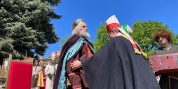 27.04.2025. Sandomierz. Inscenizacja koronacji Bolesława Chrobrego / Fot. Grażyna Szlęzak - Radio Kielce