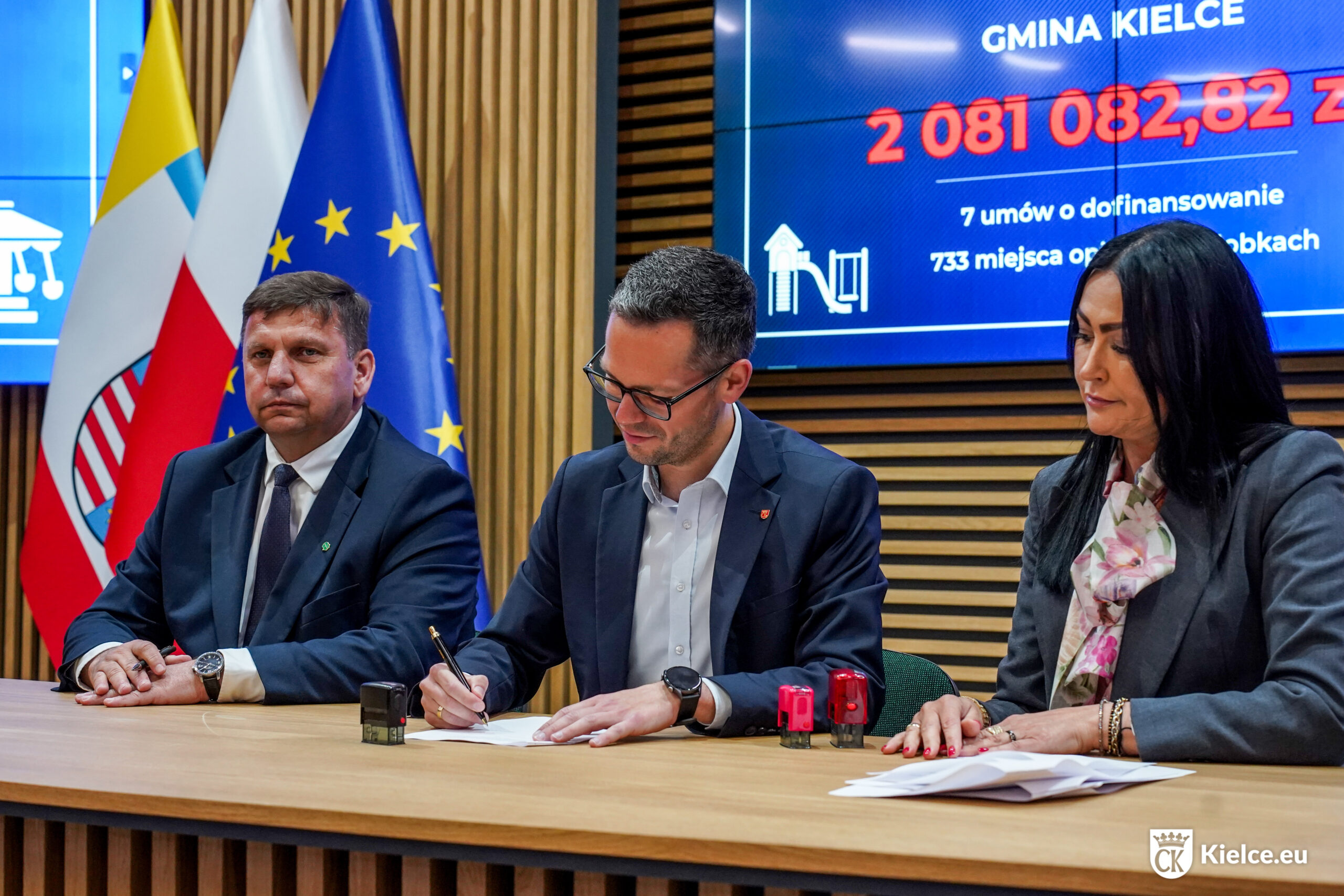Przy żłobkach będą nowoczesne i bezpieczne place zabaw - Radio Kielce 14.05.2025. Kielce. Podpisanie umów na dofinansownie placów zabaw i żłobków / Fot. Urząd Miasta Kielce