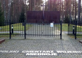 Pomnik zamordowanych polskich jeńców w Miednoje został zdewastowany