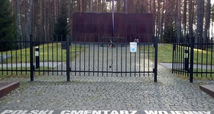 Pomnik zamordowanych polskich jeńców w Miednoje został zdewastowany