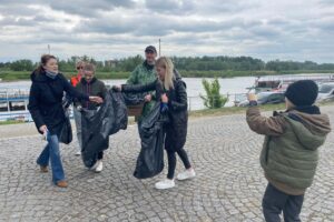 10.05.2025. Sandomierz. Akcja pn. „Wspólnie sprzątaMY Sandomierz” / Fot. Grażyna Szlęzak - Radio Kielce