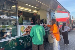 03.05.2025. Sandomierz. Festiwal food trucków / Fot. Grażyna Szlęzak - Radio Kielce