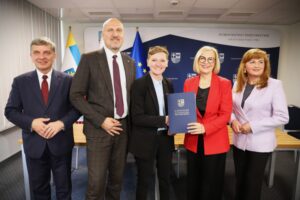 12.05.2025. Kielce. Urząd Marszałkowski Województwa Świętokrzyskiego. Podpisanie umów na dofinansowanie z Europejskiego Funduszu Rozwoju Regionalnego / Fot. Urząd Marszałkowski Województwa Świętokrzyskiego