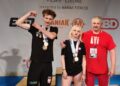 Pilzno. Mistrzostwa Europy w Trójboju Siłowym. Na zdjęciu: Radosław Rogala, Zuzanna Znojek, trener Arkadiusz Znojek / Fot. organizator