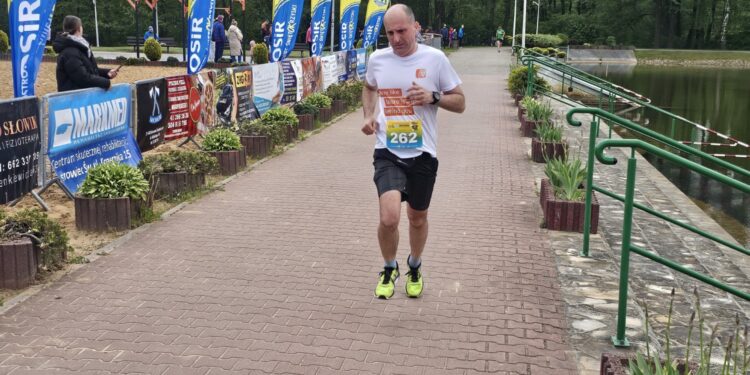 W Ostrowcu można było przebiec półmaraton i maraton na raty