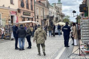 06.05.2025. Sandomierz. Ekipa filmowa Ojca Mateusza / Fot. Grażyna Szlęzak - Radio Kielce