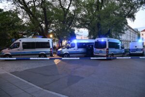 07.05.2025. Warszawa. Działania służb na terenie Kampusu Głównego UW w Warszawie / Fot. PAP/Radek Pietruszka