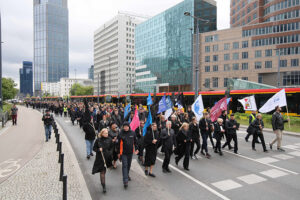 10.05.2025. Warszawa. Marsz medyków przeciw przemocy / Fot. PAP/Rafał Guz