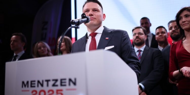 18.05.2025. Warszawa. Wieczór wyborczy Sławomira Mentzena / Fot. PAP/Leszek Szymański