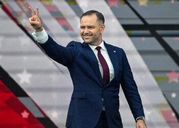 Nawrocki pozwał Onet i poddał się testom na obecność narkotyków, Trzaskowski walczy o głosy przedsiębiorców