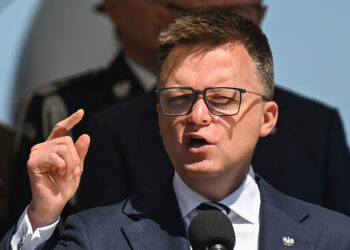 Hołownia o poparciu Nawrockiego przez Brauna: uciekałbym od takich pocałunków śmierci