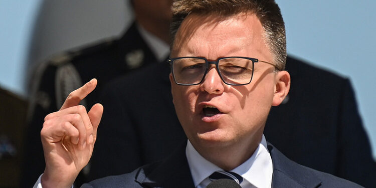 Hołownia o poparciu Nawrockiego przez Brauna: uciekałbym od takich pocałunków śmierci