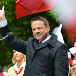 29.05.2025. Wybory prezydenta RP - kampania przed II turą. Kandydat KO w drugiej turze wyborów prezydenta RP, prezydent Warszawy Rafał Trzaskowski przemawia na swoim wiecu wyborczym w Zduńskiej Woli / Fot. PAP/Łukasz Szeląg