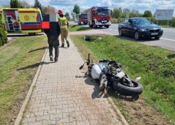Wypadek podczas zawracania. Ranny motocyklista