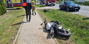 Wypadek podczas zawracania. Ranny motocyklista