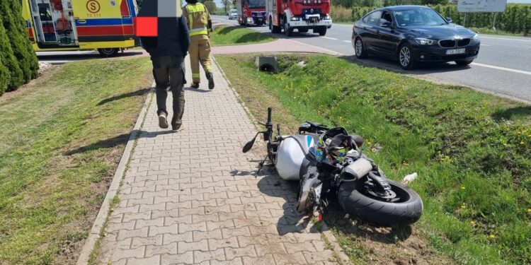 Wypadek podczas zawracania. Ranny motocyklista