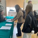 13.05.2025. Sandomierz. I Liceum Ogólnokształcące Collegium Gostomianum. Symulacja wyborów prezydenckich pod hasłem „Młodzi głosują” / Fot. Grażyna Szlęzak – Radio Kielce