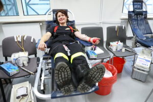 13.05.2025. Kielce. Akcja kieleckich studentów zrzeszonych w Międzynarodowym Stowarzyszeniu Studentów Medycyny IFMSA – Poland, której celem jest profilaktyka HIV / Fot. Wiktor Taszłow – Radio Kielce