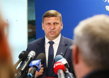 15.05.2025. Kielce. Konferencja prasowa Michała Skotnickiego, wicewojewody świętokrzyskiego dot. konkursu na dyrektora Teatru im. Stefana Żeromskiego w Kielcach / Fot. Wiktor Taszłow - Radio Kielce