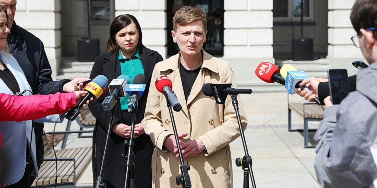 15.05.2025. Kielce. Prezentacja nowego wiceprezydenta Kielc przed ratuszem / Fot. Wiktor Taszłow - Radio Kielce