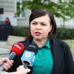 15.05.2025. Kielce. Prezentacja nowego wiceprezydenta Kielc przed ratuszem. Na zdjęciu: Aneta Boroń, nowy wiceprezydent Kielc / Fot. Wiktor Taszłow - Radio Kielce
