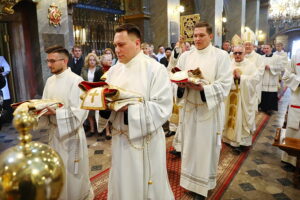 17.05.2025. Kielce. Bazylika katedralna. Święcenia diakonatu / Fot. Wiktor Taszłow - Radio Kielce