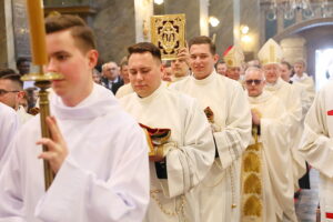 17.05.2025. Kielce. Bazylika katedralna. Święcenia diakonatu / Fot. Wiktor Taszłow - Radio Kielce