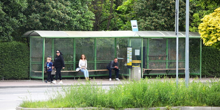 Zatoki autobusowe zostaną, a jezdnia będzie zwężona