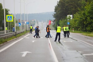 Brzeziny i Radkowice protestują. Zablokowali ważną drogę - Radio Kielce