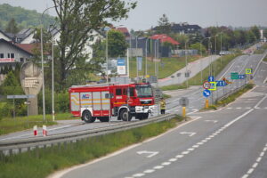Brzeziny i Radkowice protestują. Zablokowali ważną drogę - Radio Kielce