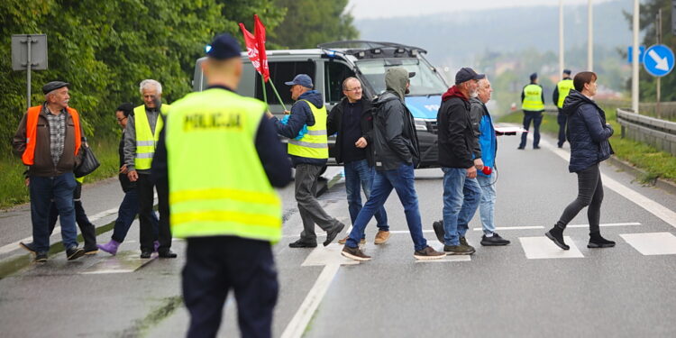 Protest mieszkańców Brzezin i Radkowic