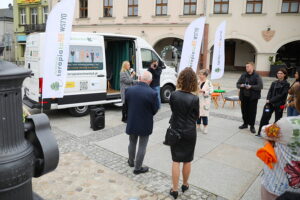 23.05,2025. Kielce. rynek. Terapiobus. Mobilny gabinet terapeutyczny / Fot. Wiktor Taszłow - Radio Kielce