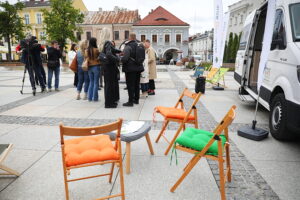 23.05,2025. Kielce. rynek. Terapiobus. Mobilny gabinet terapeutyczny / Fot. Wiktor Taszłow - Radio Kielce