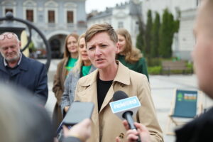 23.05,2025. Kielce. rynek. Terapiobus. Mobilny gabinet terapeutyczny / Fot. Wiktor Taszłow - Radio Kielce