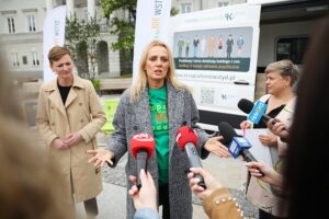 23.05,2025. Kielce. rynek. Terapiobus. Mobilny gabinet terapeutyczny / Fot. Wiktor Taszłow - Radio Kielce