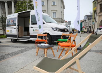 23.05,2025. Kielce. rynek. Terapiobus. Mobilny gabinet terapeutyczny / Fot. Wiktor Taszłow - Radio Kielce