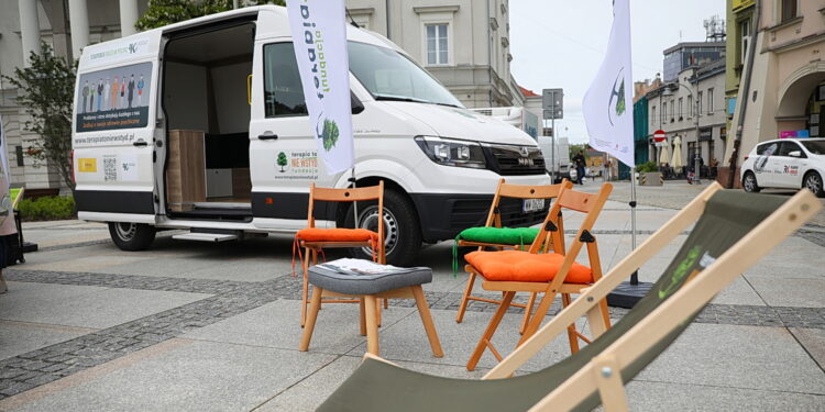 23.05,2025. Kielce. rynek. Terapiobus. Mobilny gabinet terapeutyczny / Fot. Wiktor Taszłow - Radio Kielce