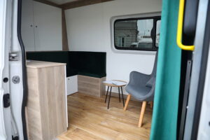 23.05,2025. Kielce. rynek. Terapiobus. Mobilny gabinet terapeutyczny / Fot. Wiktor Taszłow - Radio Kielce