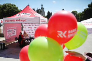 Kielce. „Budzenie Sienkiewki”. Audycja Radia Kielce „Coraz bliżej weekend” / Fot. Wiktor Taszłow – Radio Kielce
