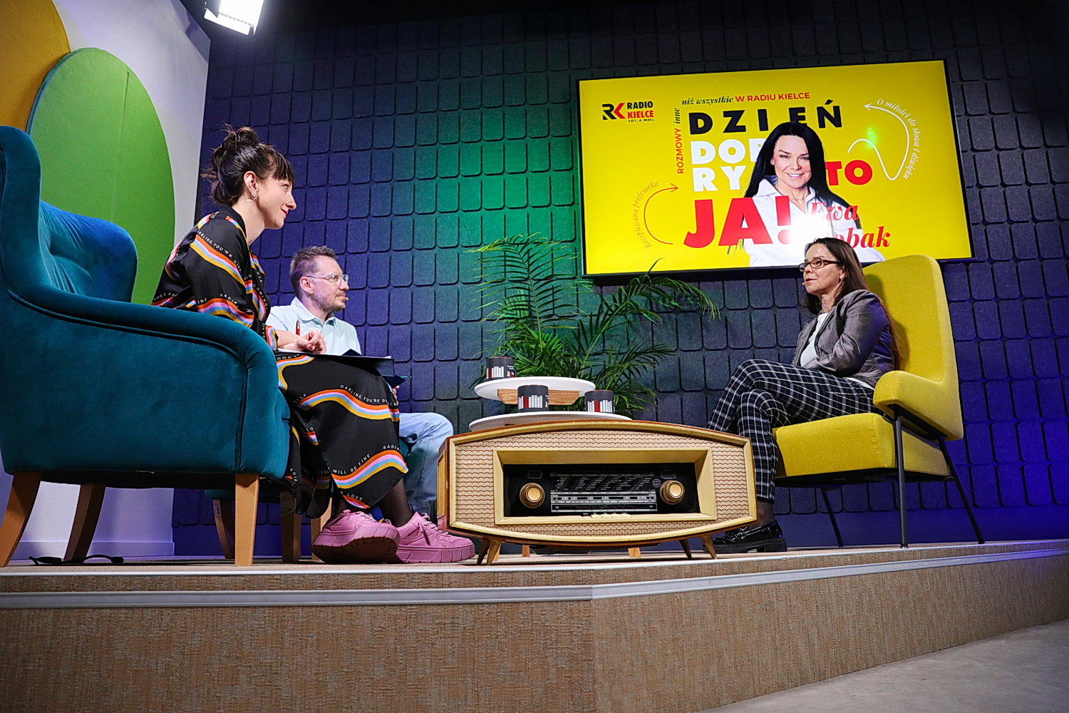 „Dzień Dobry, to Ja! Rozmowy inne niż wszystkie w Radiu Kielce”. Na zdjęciu (od lewej): Magda Galas-Klusek, Tomek Dudek, Ewa Robak / Fot. Wiktor Taszłow - Radio Kielce „Dzień Dobry, to Ja! Rozmowy inne niż wszystkie w Radiu Kielce”. Na zdjęciu (od lewej): Magda Galas-Klusek, Tomek Dudek, Ewa Robak / Fot. Wiktor Taszłow - Radio Kielce