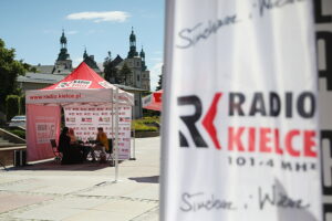 Kielce. „Budzenie Sienkiewki”. Audycja Radia Kielce „Coraz bliżej weekend” / Fot. Wiktor Taszłow – Radio Kielce