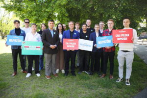 Młodzi zachęcają do głosowania na Rafała Trzaskowskiego