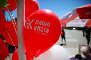 Kielce. „Budzenie Sienkiewki”. Audycja Radia Kielce „Coraz bliżej weekend” / Fot. Wiktor Taszłow – Radio Kielce