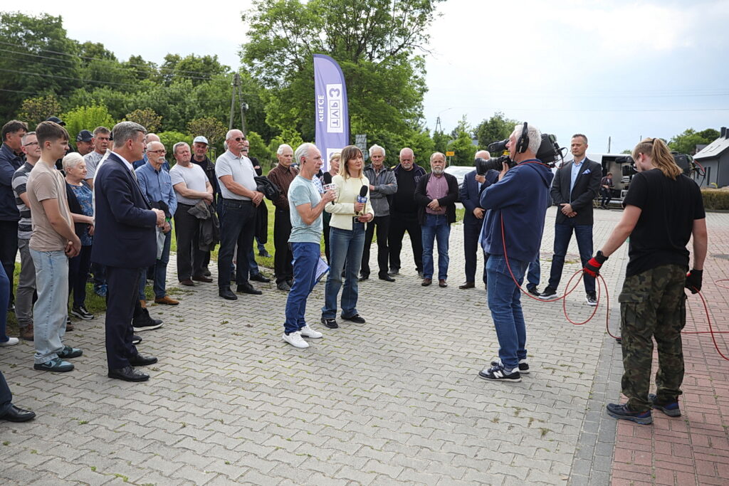 INTERWENCJA. Mieszkańcy Radkowic i Brzezin walczą o obwodnicę - Radio Kielce 28.05.2025. Brzeziny. Program "Interwencja" Radia Kielce i TVP3 Kielce / Fot. Wiktor Taszłow - Radio Kielce