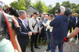 28.05.2025. Brzeziny. Program "Interwencja" Radia Kielce i TVP3 Kielce / Fot. Wiktor Taszłow - Radio Kielce