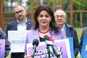 29.05.2025. Kielce. Konferencja Radnych Województwa Świętokrzyskiego. Na zdjęciu (w środku): Jolanta Tyjas - radna sejmiku województwa / Fot. Wiktor Taszłow - Radio Kielce