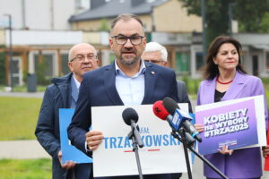 29.05.2025. Kielce. Konferencja Radnych Województwa Świętokrzyskiego. Na zdjęciu (w środku): Gerard Pedrycz - radny sejmiku województwa / Fot. Wiktor Taszłow - Radio Kielce